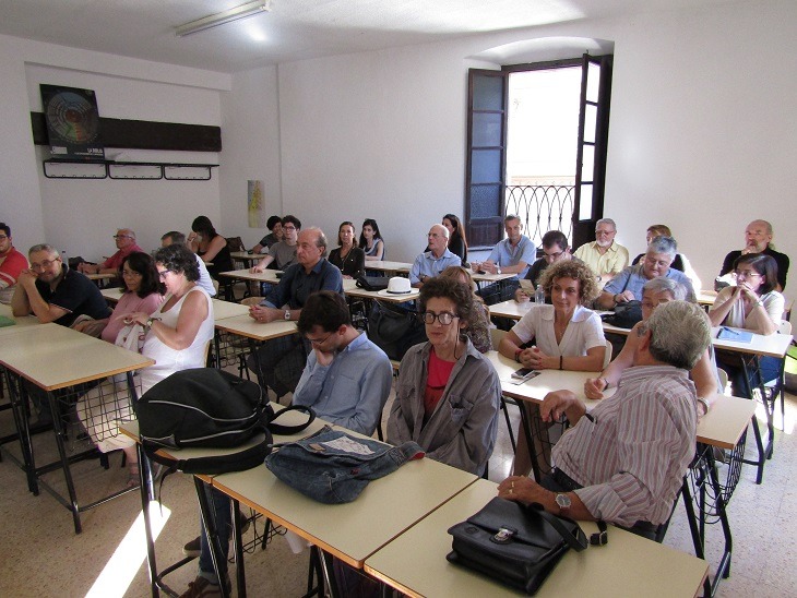 40 personas acuadieron a la reunión de la Academia de Lenguas
